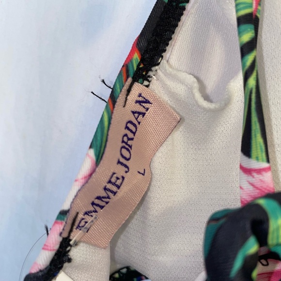 Emme Jordan Tropical Print 2 Piece Bikini Tie Shoulders Size L. NWT - Picture 4 of 5